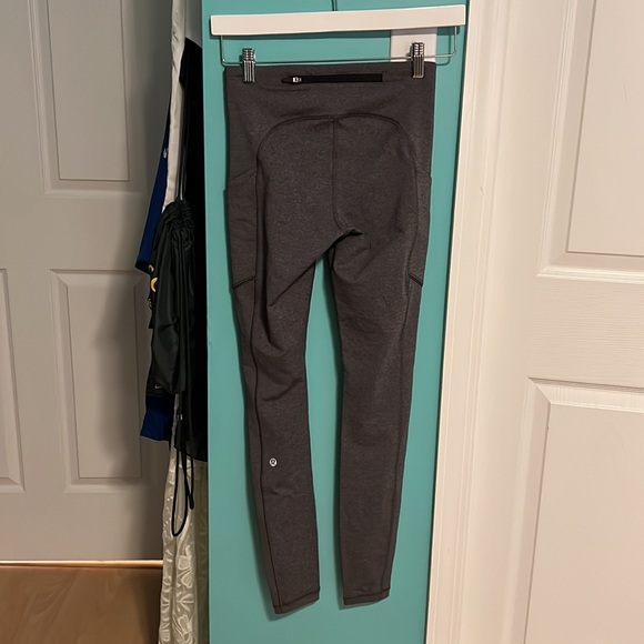 Lululemon Size 4 Leggings, Maybe worn one time - Picture 4 of 8